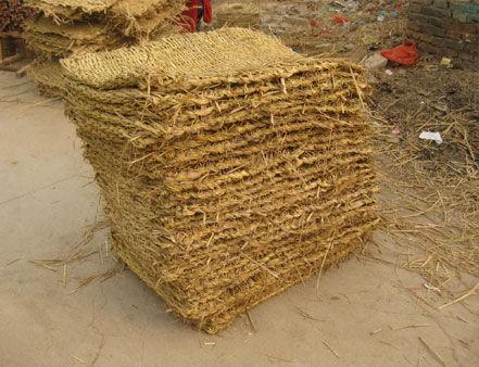 防汛草袋在防汛打桩机的施工过程中具体起到什么作用